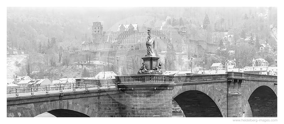 Archiv-Nr. h2022167 | Alte Brücke und Schloss im Schnee