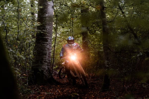 Enduro im Wald