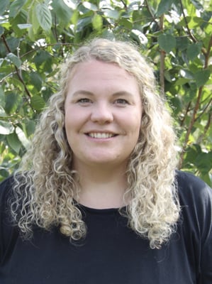 Frau Breker, Lehrkraft