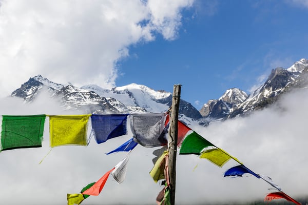 Tibetische Gebetsfahnen Schweizer Alpen