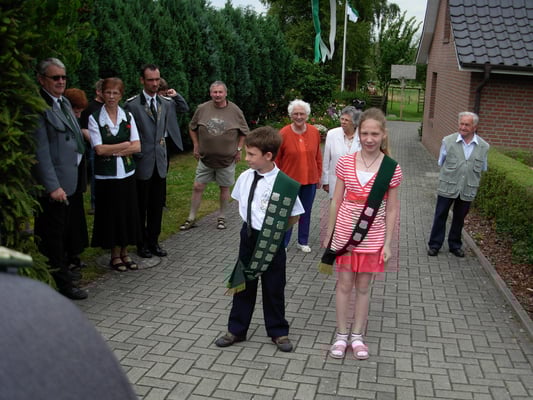 Einladung des Kinderkönigs Luca zum Trunk.