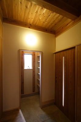 玄関と玄関収納