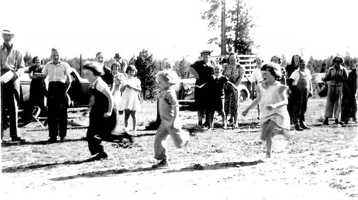 The littlest girls in a footrace