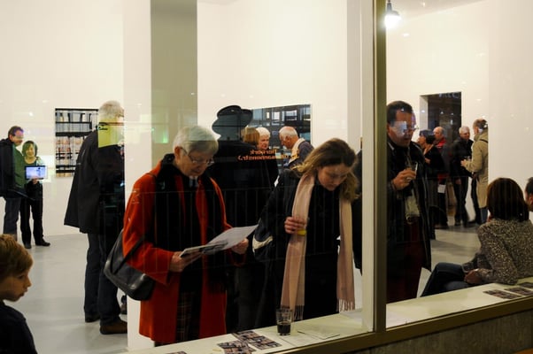 Monika Humm - global Katalogpräsentation 29.11.2009 Artothek, München  Foto: Susanne Hesping
