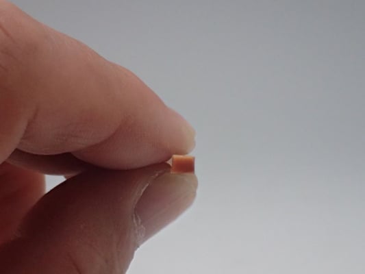 断面はまっすぐでなく台形