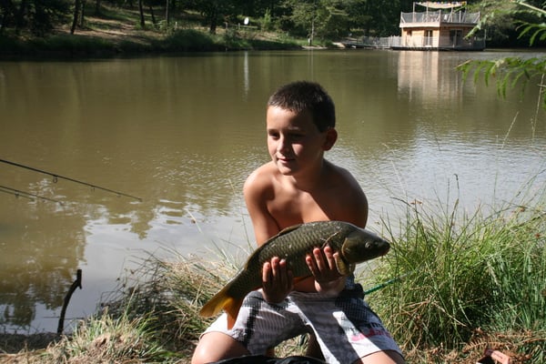 camping avec étang de pêche privé