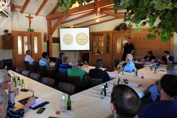 Für Kunden und Vertriebspartner bieten wir die Möglichkeit an in Vorträgen mehr über die KE-Technologie in Theorie und Praxis zu erfahren.