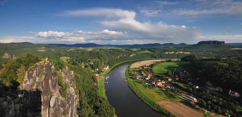 Panorama von der Basteiaussicht die heute wegen Einsturzgefahr nicht mehr betreten werden darf. 