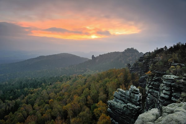 Die typisch böhmische Suppe sorgte hier auf dem Gohrisch für Wind und eher tristes Wetter. Einen kleinen Lichtblick am Himmel gab es dennoch. 