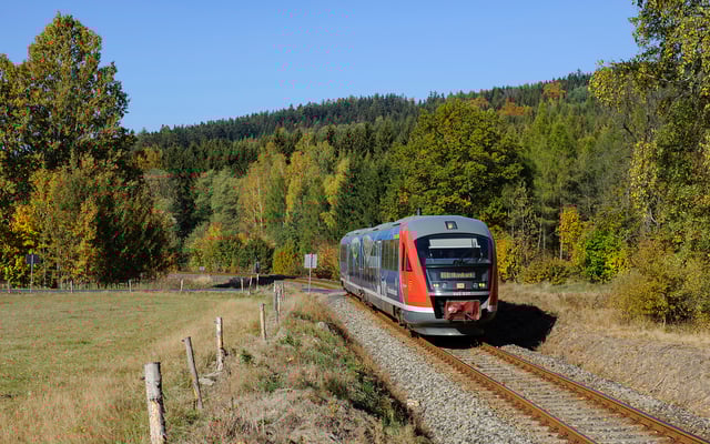 Nationalparkbahn-Desiro 642 537 von Sebnitz nach Rumburk bei Vilémov, 13.10.18