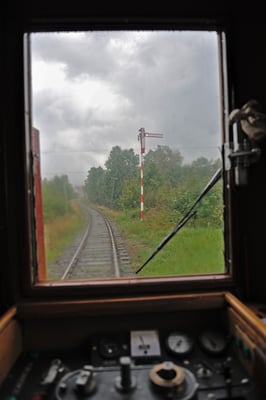 Zurück geht es im Hurvinek nach Ceska Kamenice, vorbei am erhaltenen Einfahrtssignal von Kamenicky Senov, irgendwie hatte diese Gewitterstimmung auch etwas besonderes...