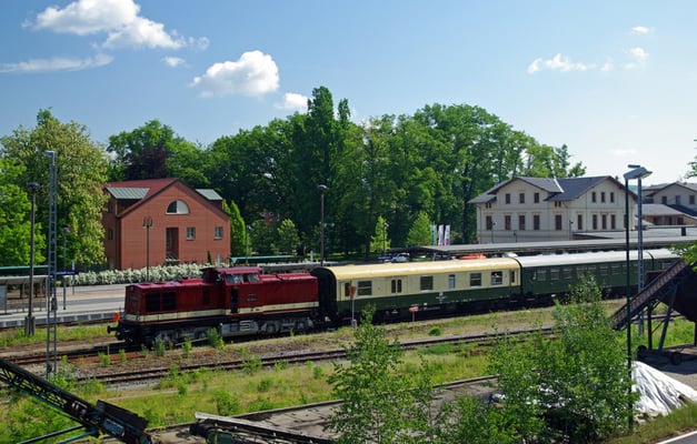 Der Sonderzug mit 112 331-4 wartet in Neustadt auf Ausfahrt ( Sonderfahrten zum Fest 675 Jahre Neustadt in Sachsen, Mai 2008 )