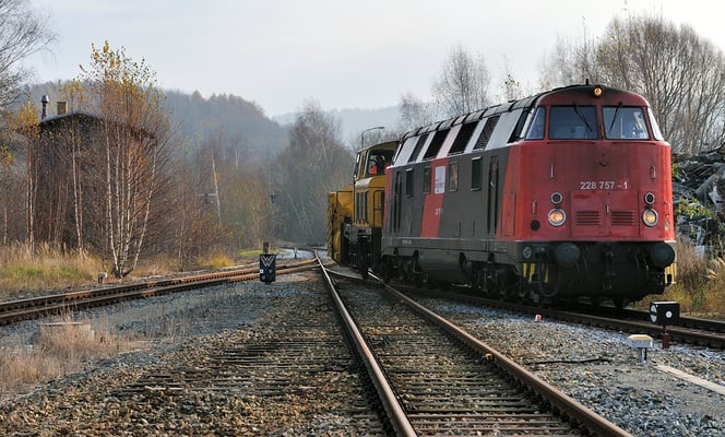 Die Schneefräse wird auf auf das äußere Rangiergleis geschoben, am Morgen des 22.11.11 wurde sie nach Dresden abtransportiert. 21.11.11