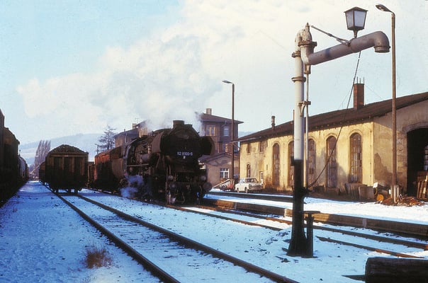 Wilthen: Der Nahgüterzug nach Zittau hat einen kurzen Halt eingelegt. Aufgenommen am 13. Jan 1988. Foto: Archiv Uwe Schmidt