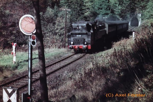 86 389 mit Personenzug zwischen Ulbersdorf und Mittelndorf bei Tunnel 5, 1970. Text & Foto: Archiv Axel Förster, digitale Aufbereitung: J. Vogel
