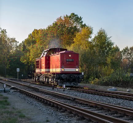 In Neustadt wurde wieder rangiert, 86 1333 sollte wieder Zuglok nach Pirna sein. 112 565 setzt sich an den Zugschluss. 13.10.18