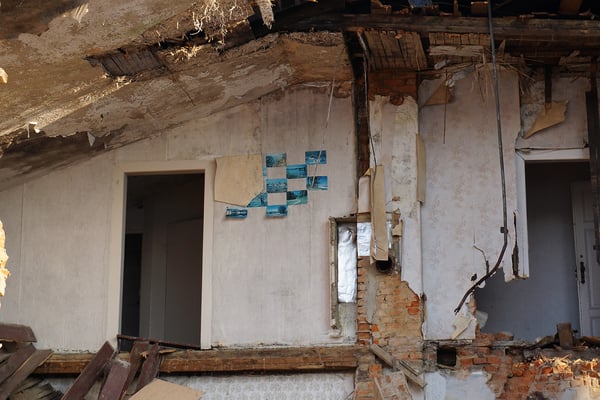 Teilabriss des Neustädter Lokschuppens wegen Einsturzgefahr im Januar 2017. 