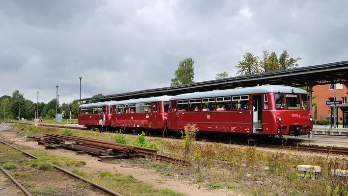 Der komplette Dreiteiler im Bahnhof Neustadt / Sachsen.  15.09.12