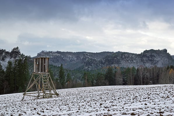 Von der Ziegenrückenstraße aus geht der Blick am Gamrig vorbei hinüber zum Basteigebiet. 