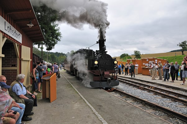 Ausfahrt frei für den ersten Zug aus dem Bahnhof Lohsdorf. 27.08.2011