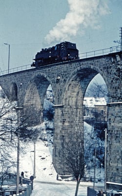 Eine BR 86 auf dem Sebnitzer Viadukt, vermutlich 60ér oder 70ér Jahre. 