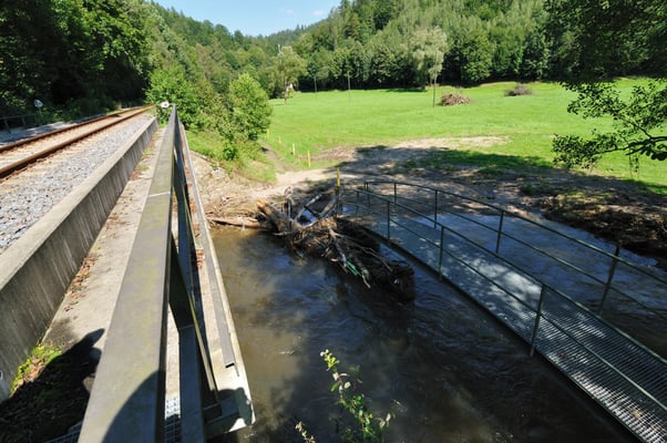 Ein paar Meter weiter: Auch hier sind Wanderweg und Brücken beschädigt. 20.08.10