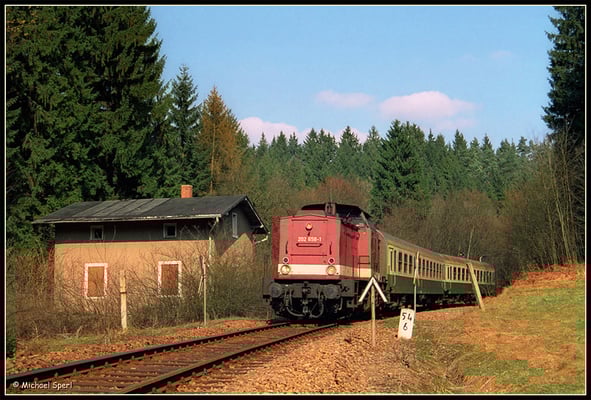 Zuglok 202 658 bei Ulbersdorf in Richtung Bad Schandau, April 2001. Foto: Archiv Michael Sperl