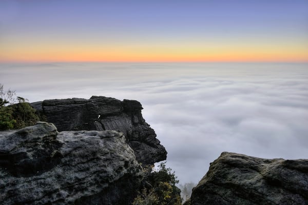 Manchmal gibt es auch zu viel Nebel. Die Landschaften und Ortschaften verschwinden komplett unter einer Nebeldecke und nur der Lilienstein ragt wie ein Fels aus der Brandung... 