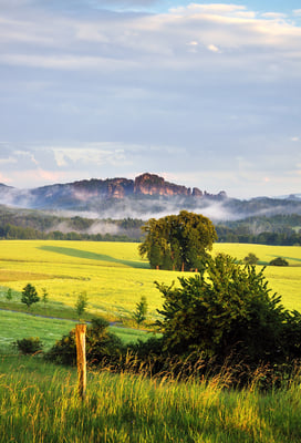 Nach einem Sommergewitter. Blick vom Adamsberg bei Altendorf in die Sächsische Schweiz in Richtung Schrammsteine. 