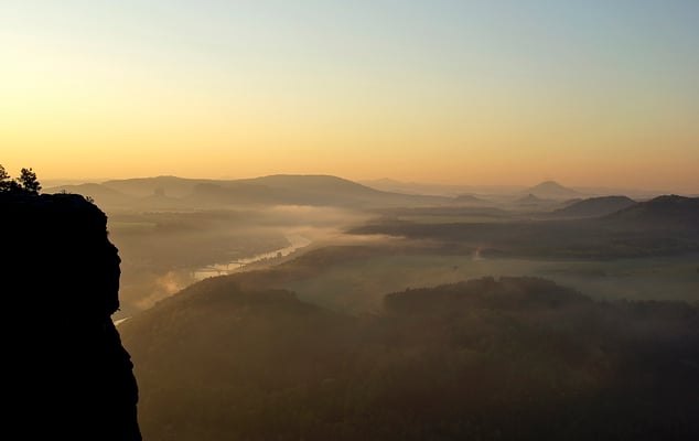 Goldene Stunde im Elbtal, fotografiert vom Lilienstein. 