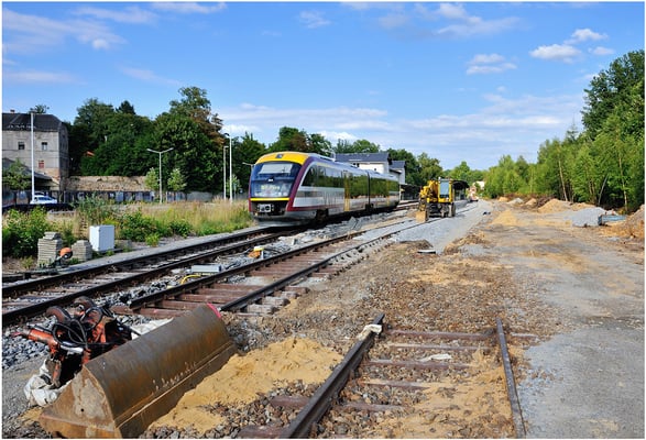 Anfang Oktober 2013 erfolgt der Einbau der neuen Weiche, einfahrende Regionalbahn von Bad Schandau. 11.08.2013