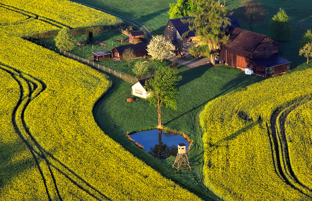 Dieser kleine See und der Bauernhof liegen unterhalb des Liliensteins. 