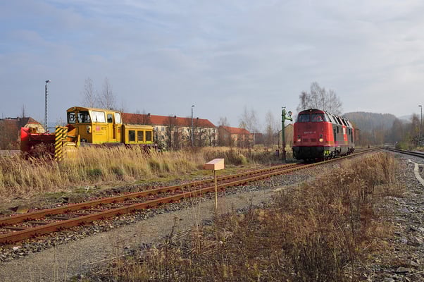 228 757 umfährt die Schneefräse während diese um 180° gedreht wird. 21.11.11