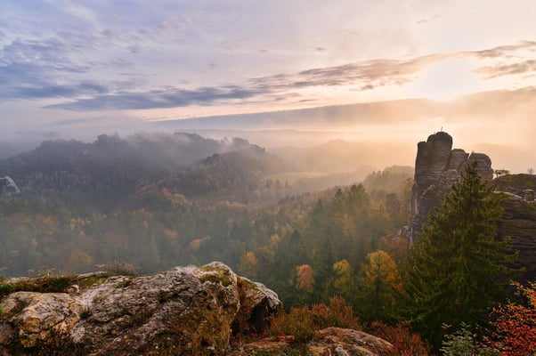 Herbstmorgen im Basteigebiet.