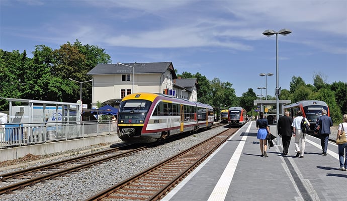 "Volles Haus" in Sebnitz, 2x Desiros der Städtebahn und 2x die Verkehrsrote Variante.