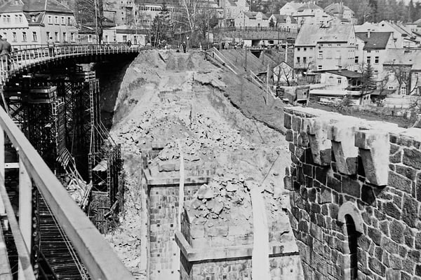 Nach der kompletten Sprengung. 