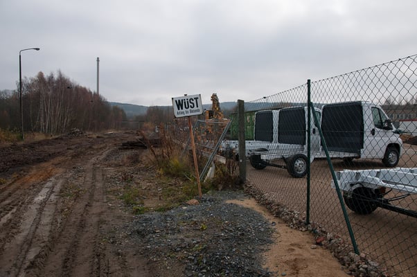 Ehemaliger Beginn der Wagenübergabestelle des Fortschrittwerkes. November 2013.