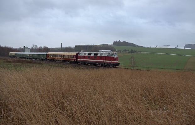 In Neustadt wurde die Fahrtrichtung gewechselt, nun ging es über Stolpen und Dürrröhrsdorf nach Pirna. Hier am Karrenberg bei Neustadt, 29.11.2015.
