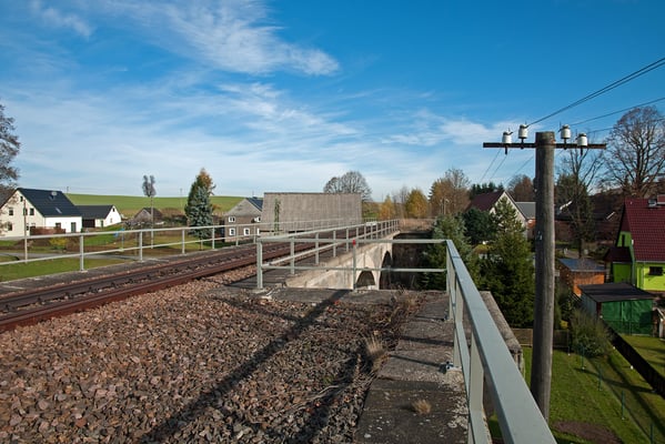 Am Viadukt in Oberottendorf. Stillgelegter Streckenabschnitt Neustadt / Sachsen - Neukirch (Lausitz)/West. Oktober 2013.