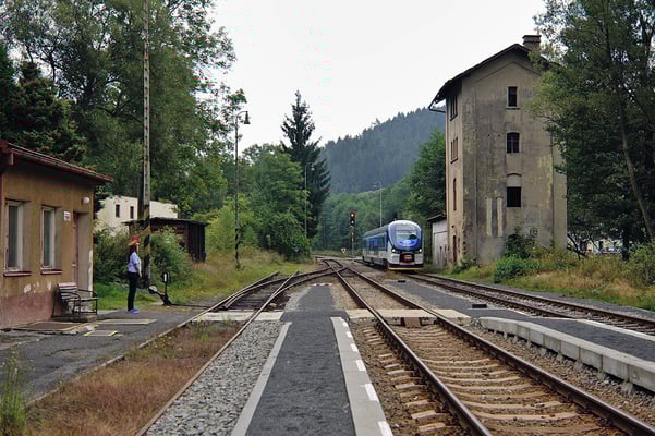 Anschließend geht es zurück zur Bahnstation Mlýny, wir steigen in den Os 2609 mit 844 029-9 (Abfahrt 12:59 Uhr).