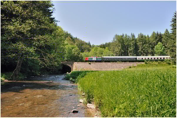 Beginnen möchte ich die Galerie mit einer Aufnahme von einem der beliebtesten Fotostandpunkte im Sebnitztal, allerdings diesmal aus neuer Perspektive. Am Tunnel 5 bei Ulbersdorf, 03.06.11, 13:38 Uhr