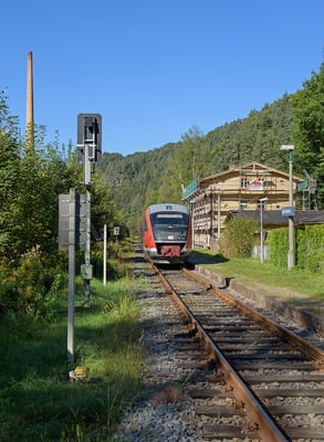 Der Schwarzbachbahn e.V. saniert aktuell das Bahnhofsgebäude von Goßdorf-Kohlmühle. Hierzu wurden erfolgreich Fördermittel aus dem Leaderprogramm beantragt. 15.09.2016