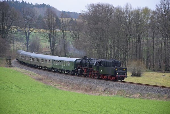 Bei Krumhermsdorf ist es nicht mehr weit bis nach Neustadt, gemächlich kann hier laufen gelassen werden. Foto: Robert Schleusener, 08.04.2017