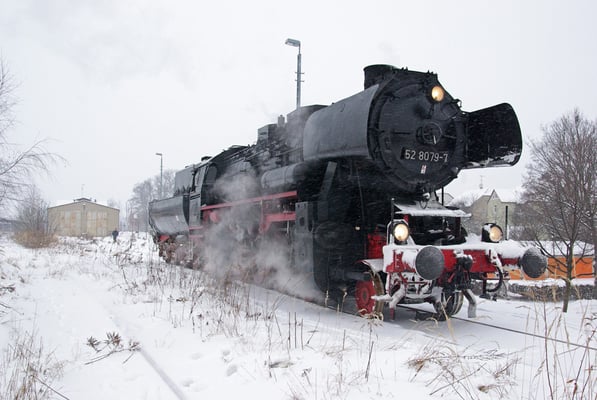 52 8079 während der Betankung mit Wasser in Neustadt. 09.01.2010