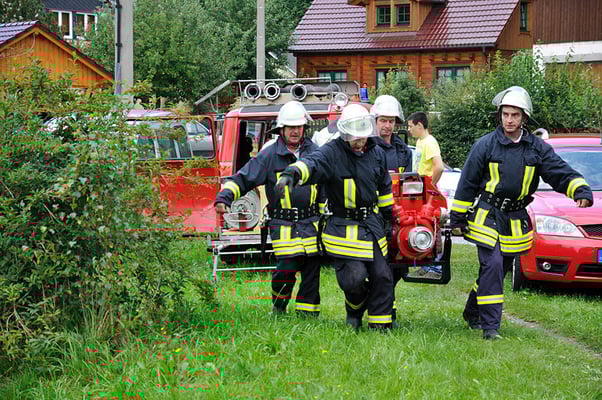 Auch die Feuerwehr kam mit dem B 1000 zur Bewässerung der Lok zum Einsatz. 28.08.2011