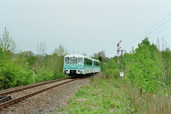 Ein letztes Mal wird das Neustädter Einfahrtssignal passiert, das war es dann mit dem Zugverkehr zwischen Neustadt und Bautzen. Seit 15 Jahren ist hier kein Zug mehr gefahren... 14.05.2005, Foto: Thomas Weber