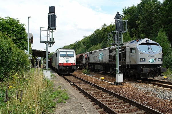 Strecke Bautzen-Neustadt: Güterzugbegegnung mit Lok 250 007 , 285 103 und 285 106 (nicht im Bild) am 4. August 2010 im Bahnhof Neukirch (Lausitz) West. Foto: Thomas Lange