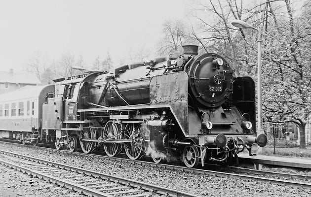 62 015 mit Sonderzug in Sebnitz.