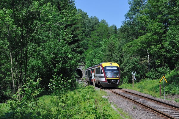 Auf der anderen Seite des Tunnel 5 rollte hier ein Desiro der Städtebahn in Richtung Mittelndorf und weiter nach Bad Schandau, 03.06.11, 14:34 Uhr