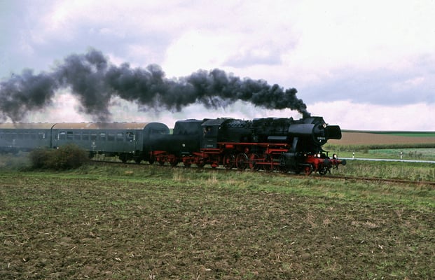 Sonderfahrt mit 52 8141-5 Löbau-Pirna-Neustadt-Bautzen und zurück über Bad Schandau, hier bei Langenwolmsdorf, Foto: Jürgen Vogel, 1996